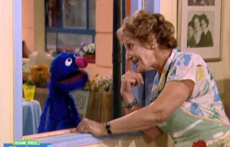 Shalom Sesame: Learn About Shabbat with Grover